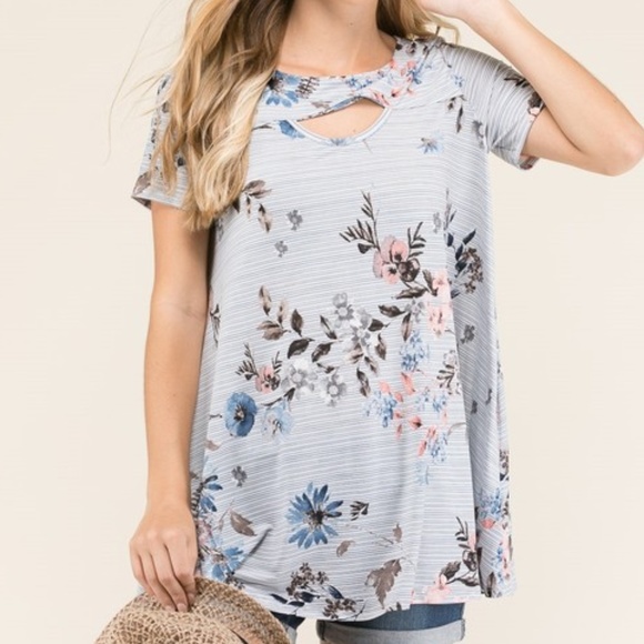 ➕ Floral Cutout Top - Picture 2 of 6